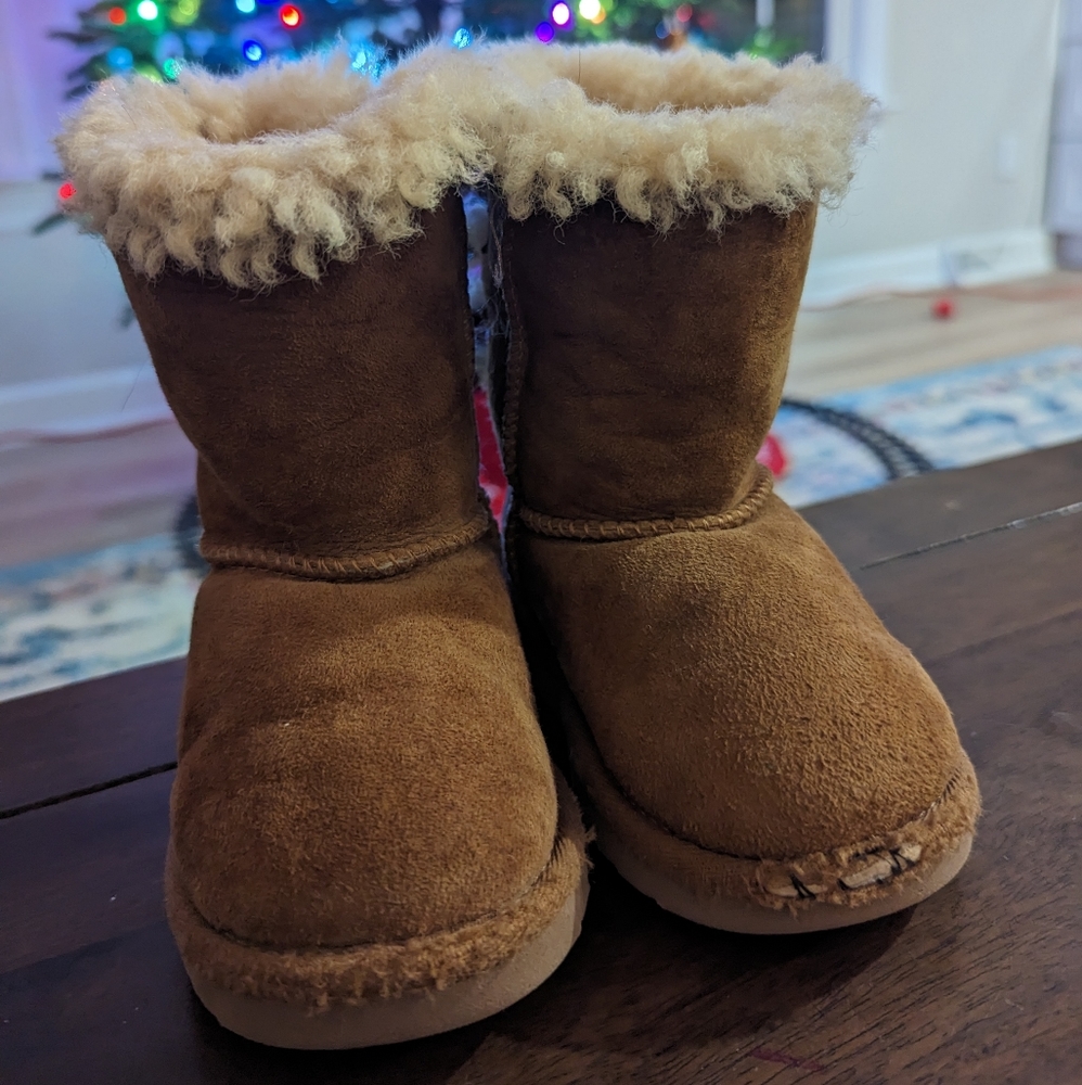 Toddler uggs size 8